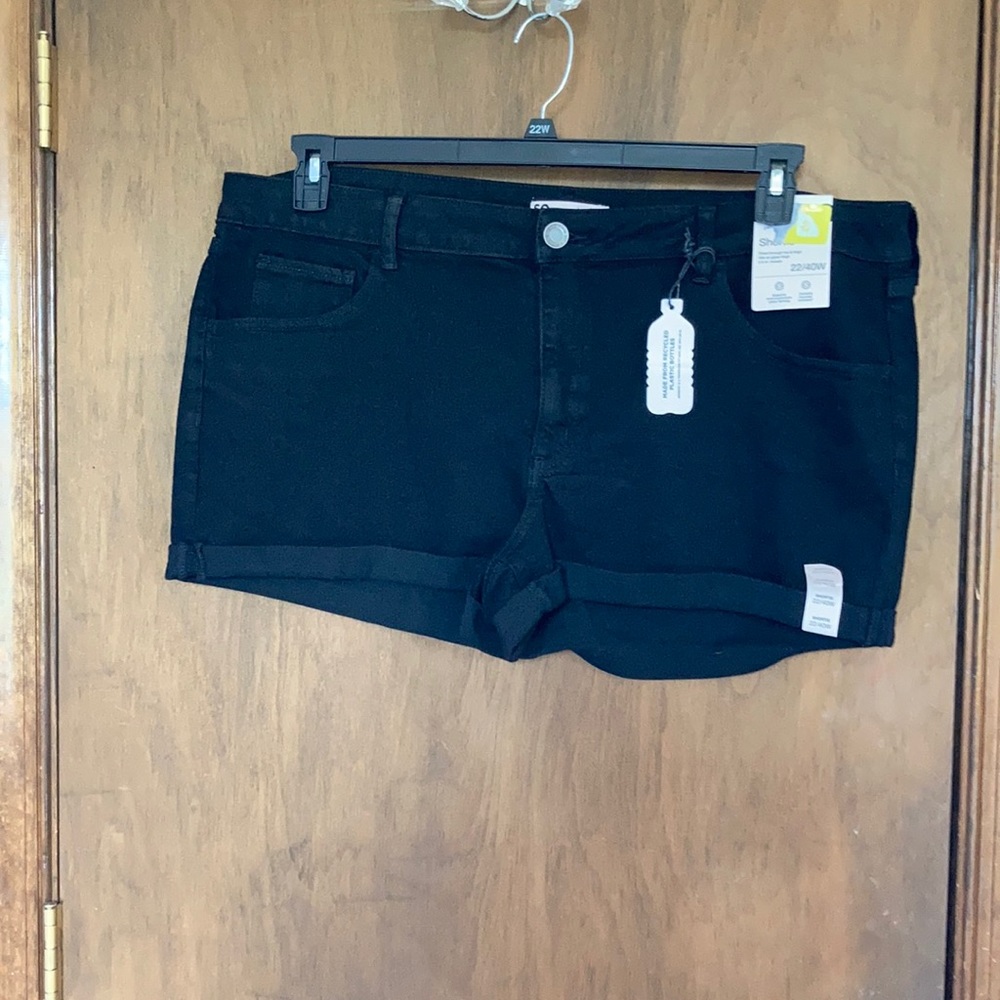 So cuffed black jean shortie short with stretch size 22 jr plus / 40W